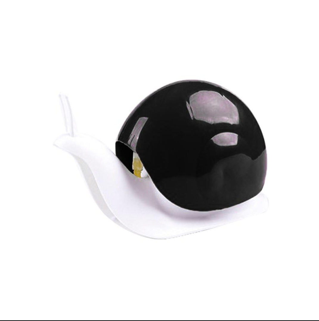 distributeur de savon liquide. noir et blanc.