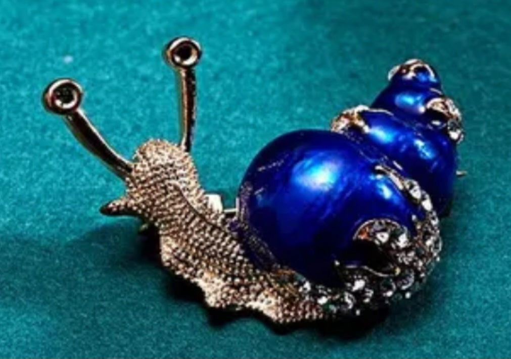 bijoux fantaisie, broches. divers coloris.
