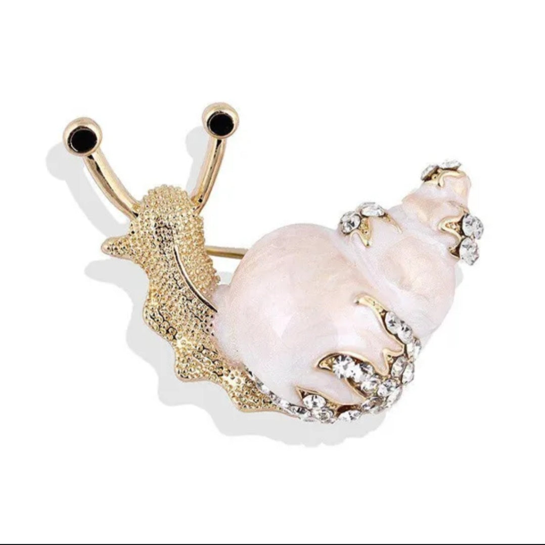 bijoux fantaisie, broches. divers coloris.