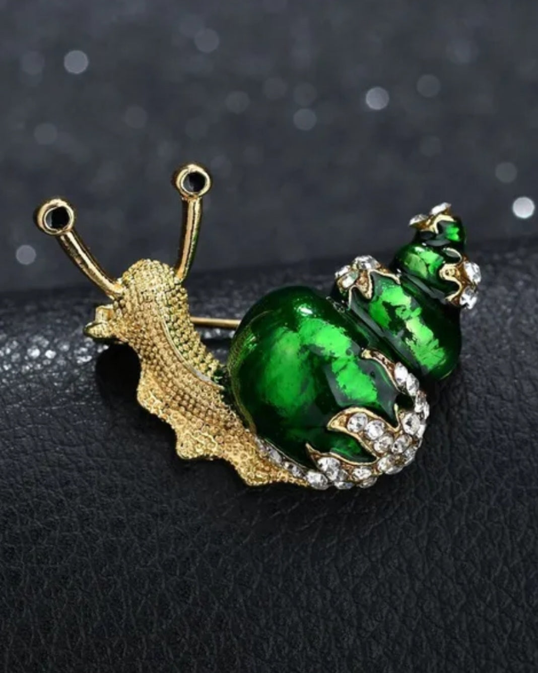 bijoux fantaisie, broches. divers coloris.