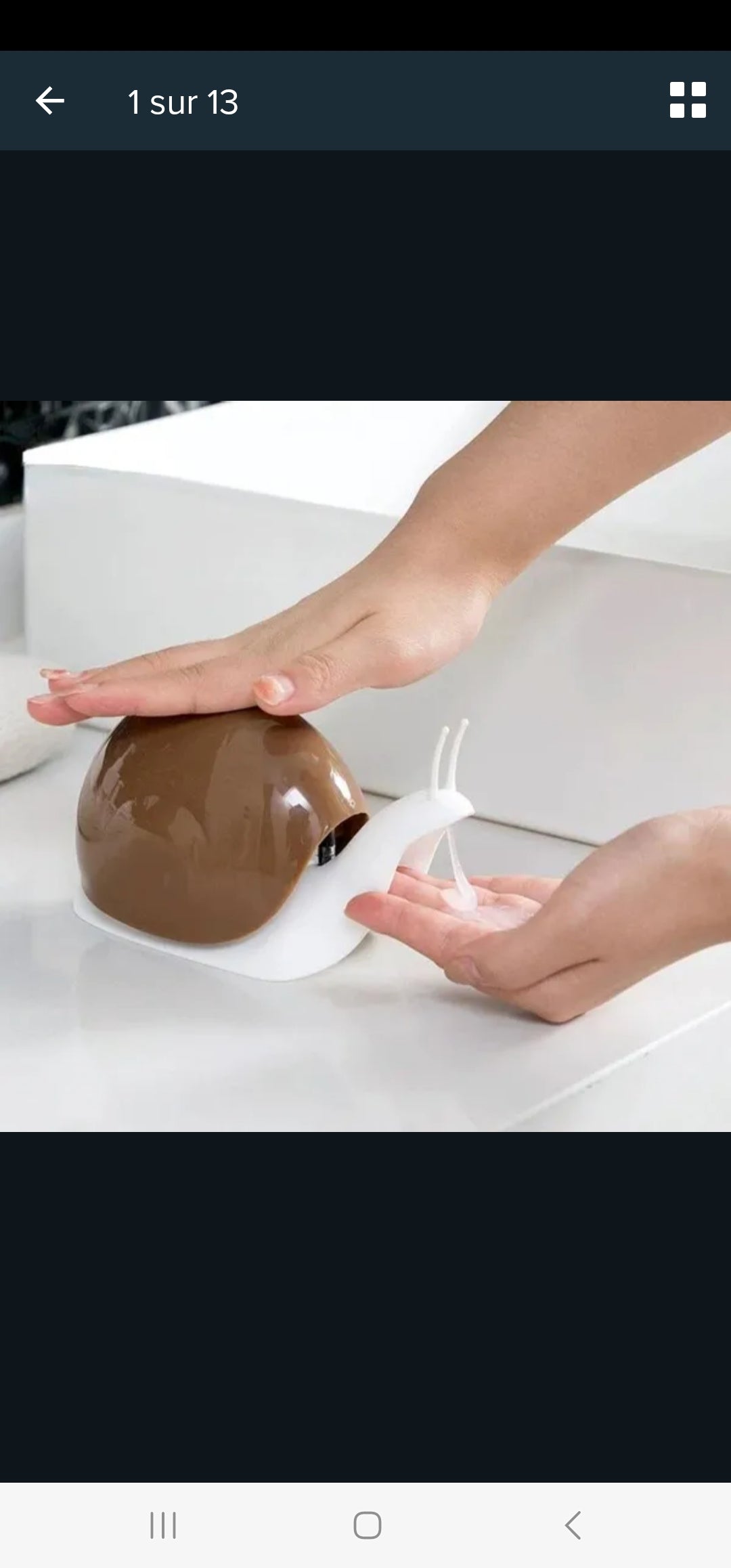 distributeur de savon liquide. noir et blanc.